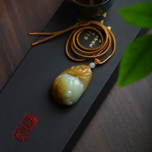 天然和田玉玉器工厂店新疆且末料老料俏糖色玉石生肖猪吊坠挂件