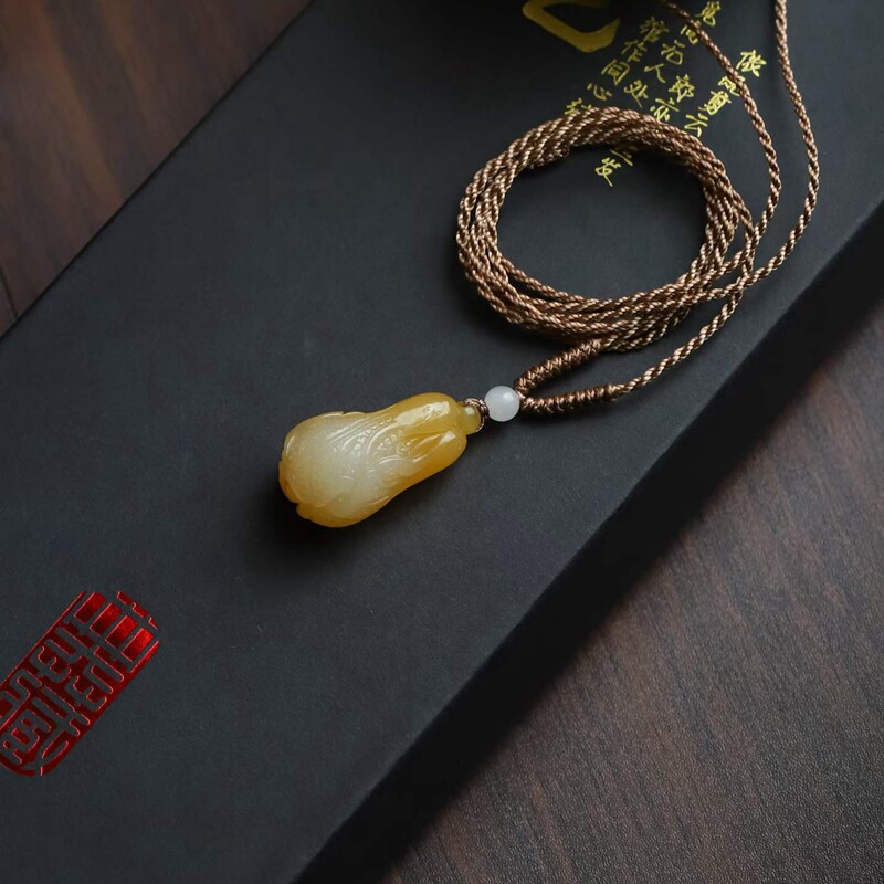 天然新疆和田玉玉器工厂店俄料老料俏糖色工艺品玉石白菜吊坠挂件