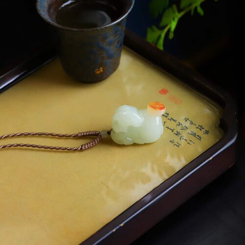 天然新疆和田玉玉器工厂店山料老料俏皮色玉石如意生肖羊吊坠挂件