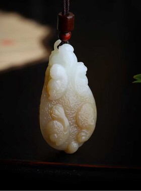 天然新疆和田玉玉器工厂店俄料老料俏糖色玉石龙龟工艺品吊坠挂饰