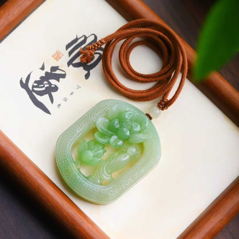 天然新疆和田玉玉器工厂店青海料老料俏翠色玉石莲花悟道吊坠挂件