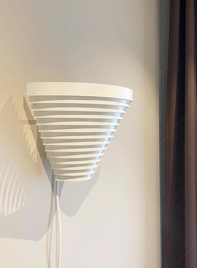 芬兰A910北欧中古玄关壁灯侘寂风白色卧室客厅装饰铆钉金属片灯