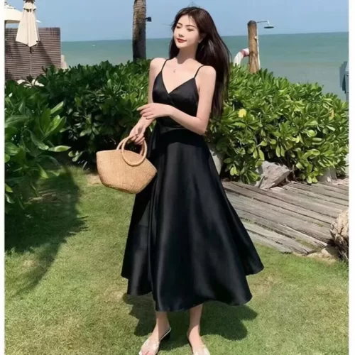 法式复古缎面性感超仙纯色吊带连衣裙海边度假风露背沙滩长裙女潮