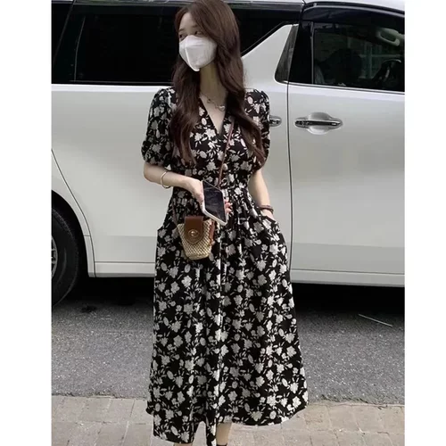 法式温柔黑色碎花连衣裙女夏季新款茶歇复古收腰V领气质长裙