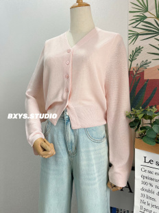 本巷衣涩2025春夏设计感单排扣裸粉V领毛衣开衫 显瘦上衣 女针织衫