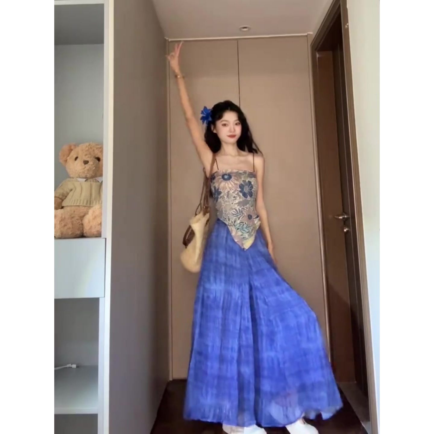 海岛松弛感穿搭套装女夏季巨好看辣妹吊带上衣蓝色阔腿裤子一整套