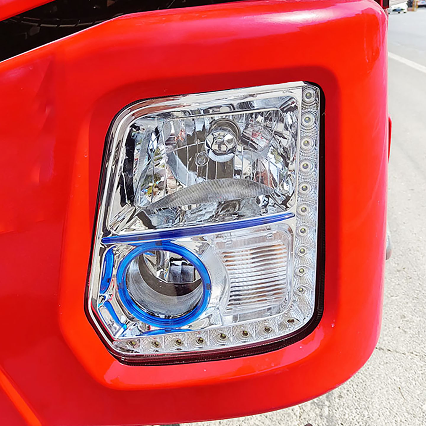 LED大灯华神随专攻天下东风原厂