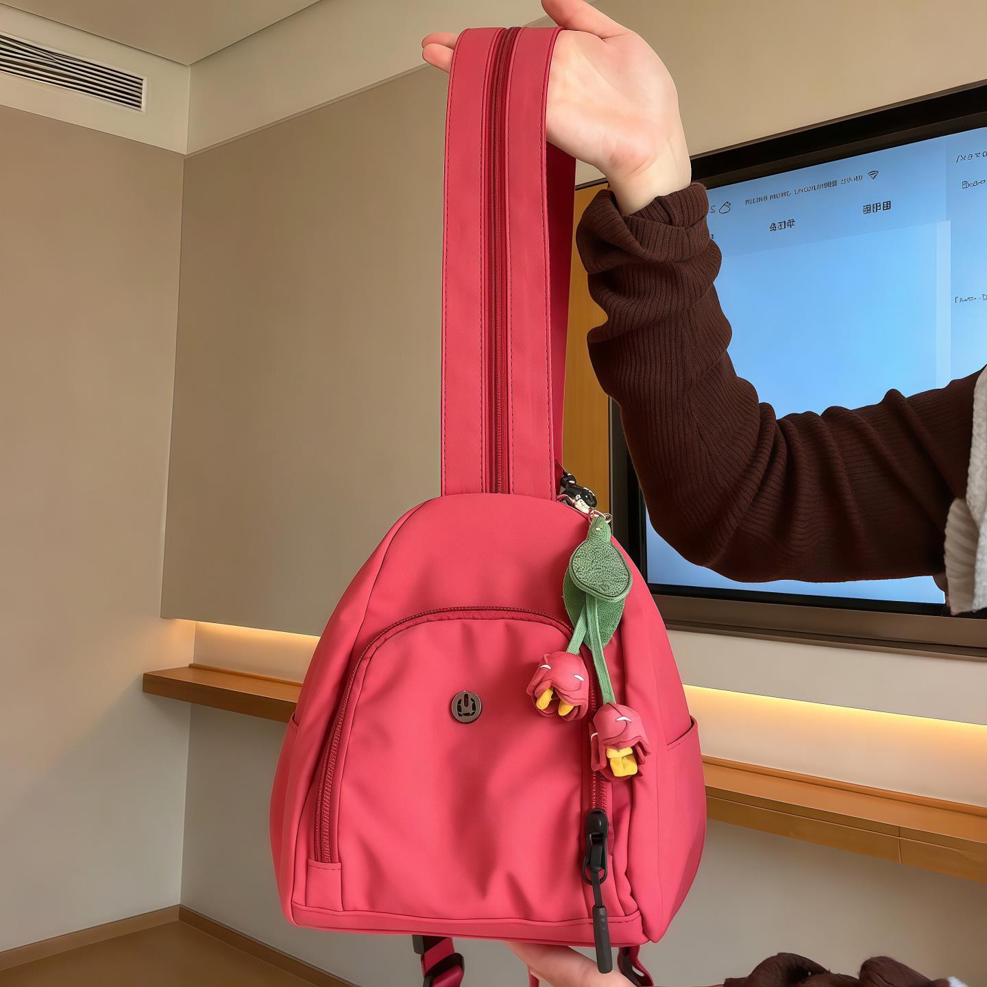 韩系三角粽双肩包女大容量外出旅游轻便单肩斜挎包包可解锁多背法