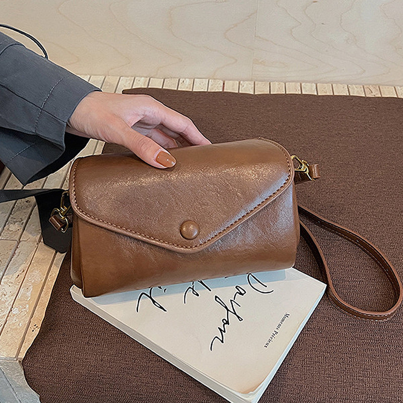 包包女式2025秋冬新款复古高级感斜挎包简约多层大容量通勤枕头包