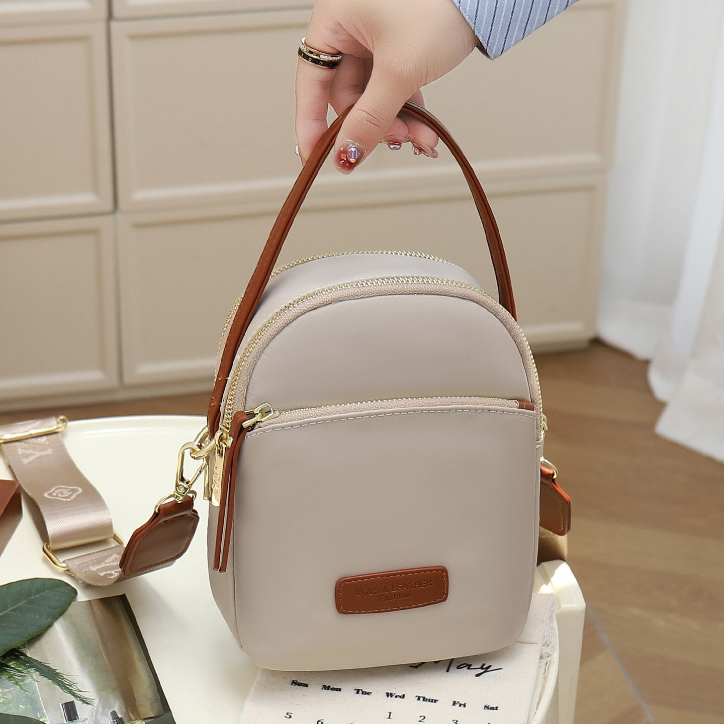 帆布斜挎手机包2025秋冬新款休闲宽肩带手拎包多层口袋通勤单肩包