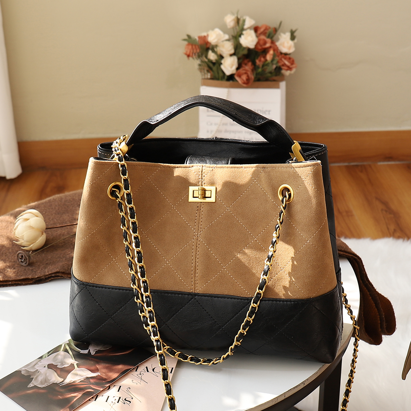 麂皮拼接菱格女包2025秋冬新款锁扣链条单肩包复古时尚通勤水桶包