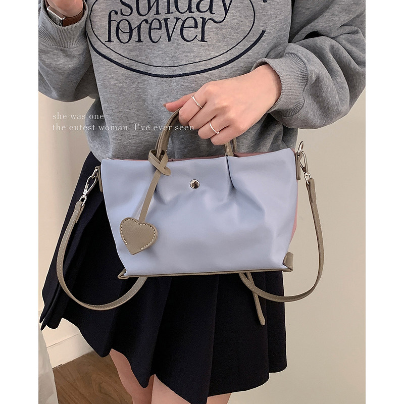 女士手提包2026春夏新款撞色通勤斜挎包尼龙褶皱轻便百搭饺子包