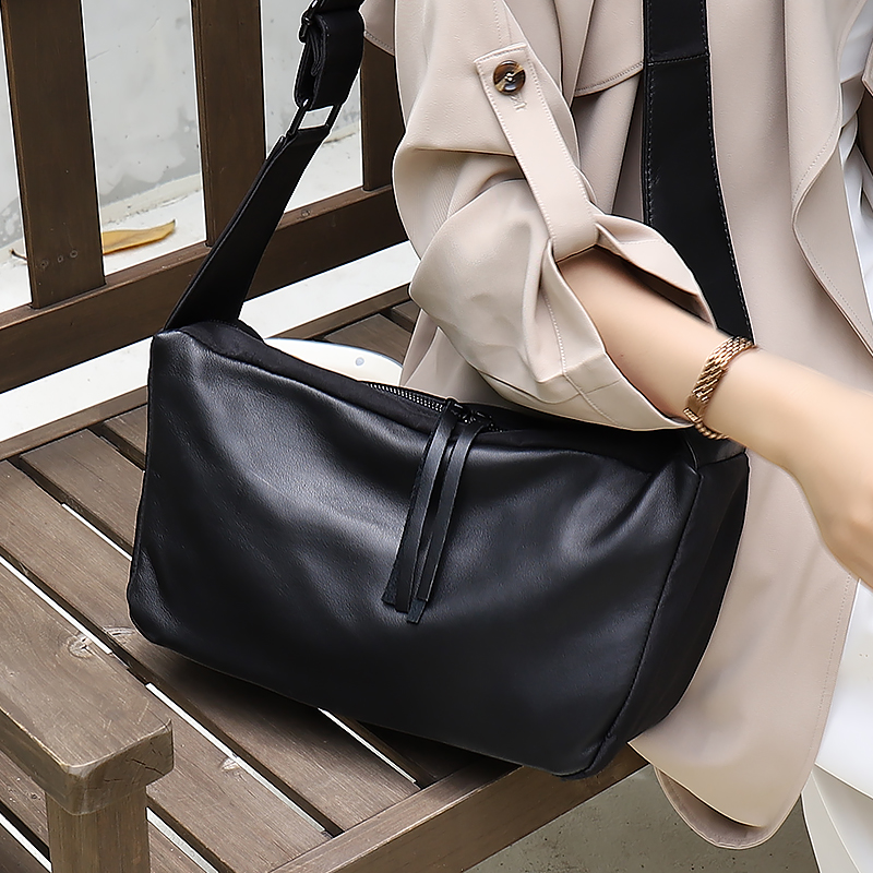 斜挎包小羊皮休闲大包容量