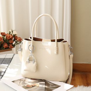 手提包包女2026新款高级感时尚小方包通勤百搭单肩包超火手拎包