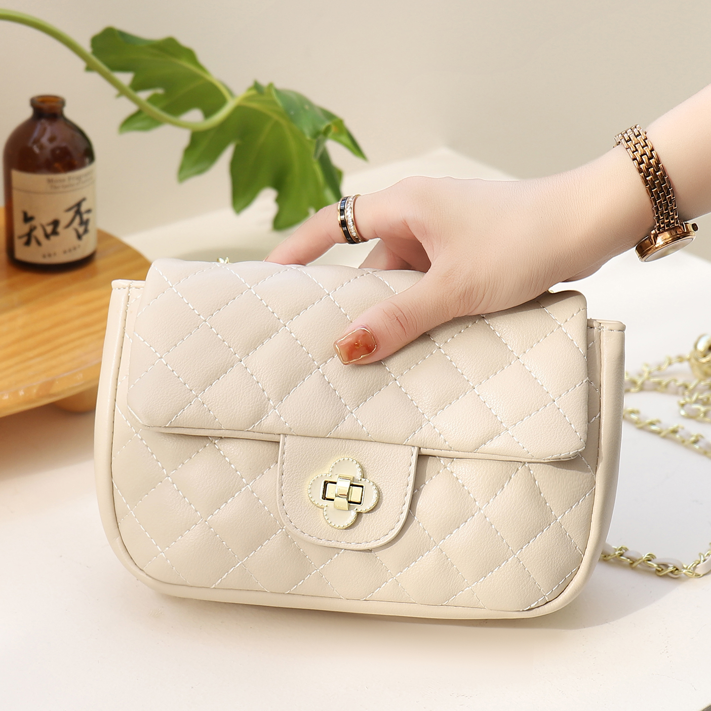 包包女式2025新款菱格高级锁扣链条小方包精致时尚通勤单肩斜挎包