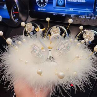 网红平安可爱天鹅情侣款 汽车中控台女神摆件车载高端香薰汽车摆件