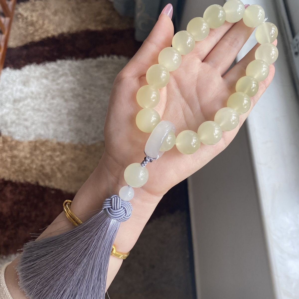 天然阿富汗玉手持蚕丝猫眼玉佘太翠青提奶盖跑环流苏中国风手串