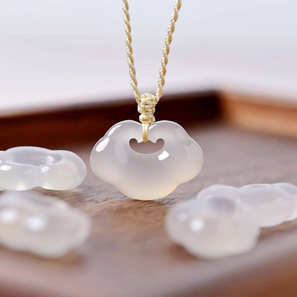 玛瑙祥云锁吊坠高冰玉髓如意平安锁玉石锁骨项链玉石礼物女款长命