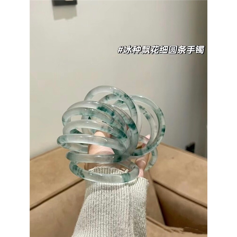 翡翠平替玉手镯高冰飘花圆条手镯图片