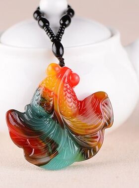 天然新疆和田玉彩玉金鱼吊坠