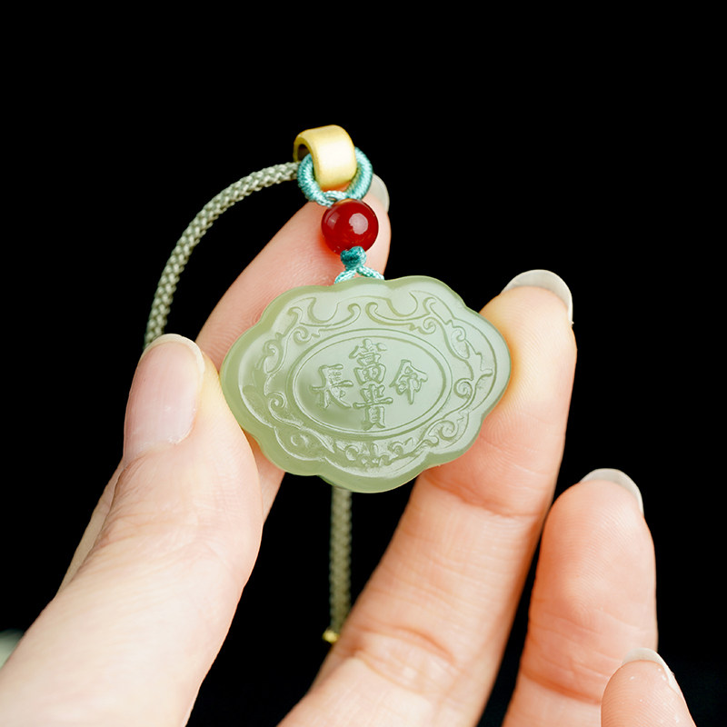 和田玉锁吊坠玉佩女款玉牌子晴水小吊坠女士玉石吊坠纯玉单坠真玉