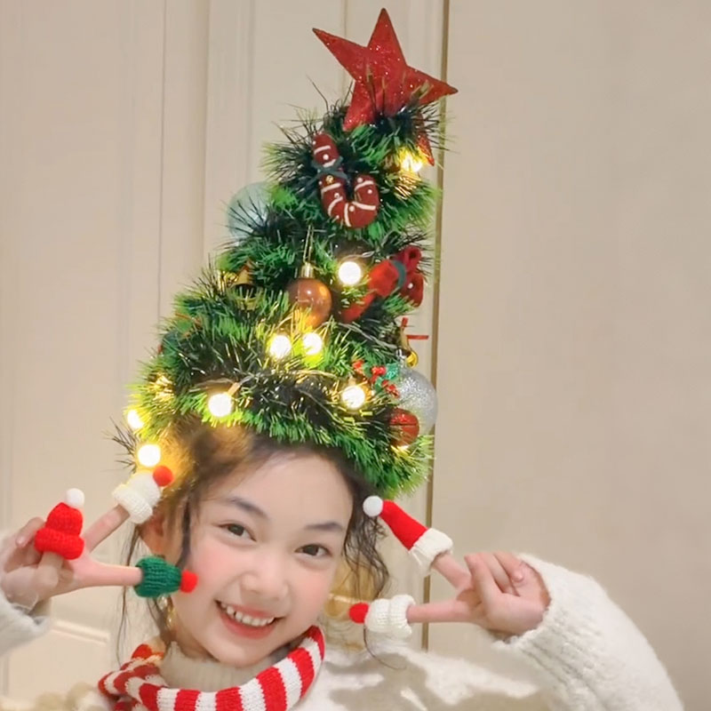 【儿童氛围感！头顶圣诞树拍照】