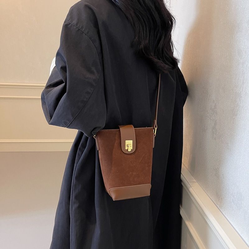 复古百搭水桶包女韩版小众简约休闲单肩包2025新款潮流时尚斜挎包