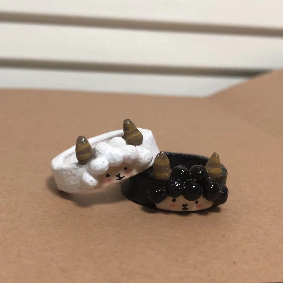 可爱戒指卡通小羊小众手工彩绘指环童趣少女简约情侣款树脂戒指