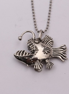 2025年新款灯笼鱼项链欧美风格街头嘻哈复古男士不锈钢鱼吊坠设计