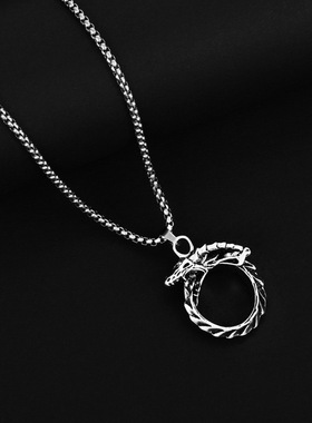 衔尾蛇钛钢项链男潮人个性霸气男士吊坠男欧美嘻哈复古毛衣链大气