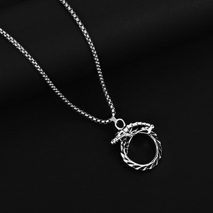 衔尾蛇钛钢项链男潮人个性霸气男士吊坠男欧美嘻哈复古毛衣链大气