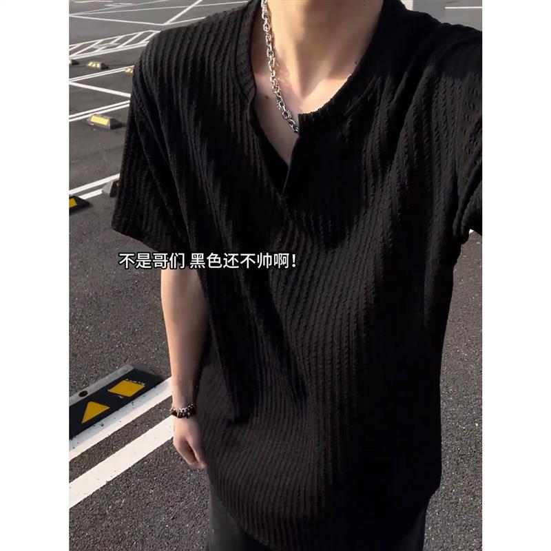 黑色肌理感薄款v领短袖男夏季慵懒松弛感t恤cleanfit条纹情侣半袖