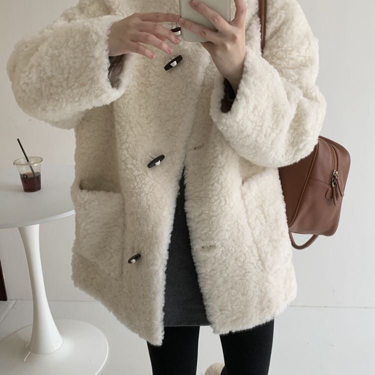 羊羔毛慵懒风牛角扣2025冬季新款皮毛一体加厚皮草外套女中长款潮