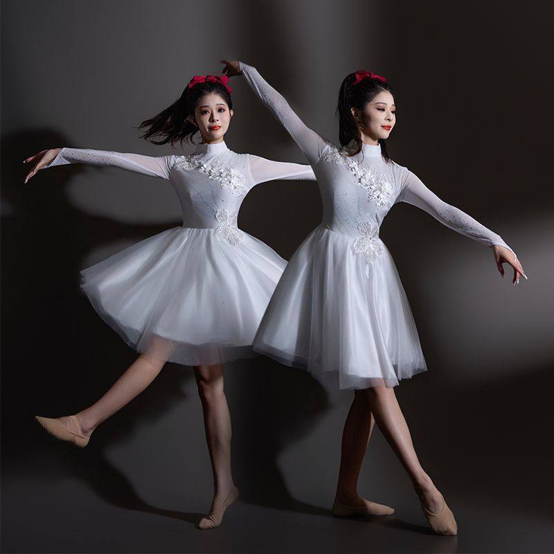 运动会开场舞演出服女中学生青春活力白色连衣裙歌伴现代舞蹈服装