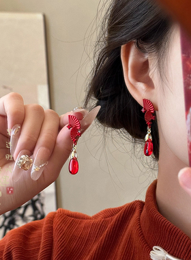 新年红色双扇耳钉女新中式新娘结婚订婚适合冬天的耳环国风耳饰品