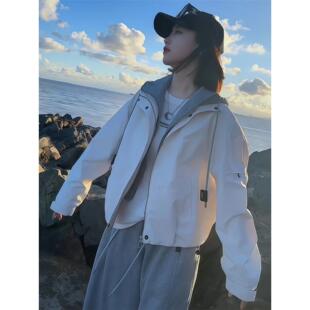 假两件冲锋衣外套女短款2025春秋季新款韩版宽松高级感小个子夹克