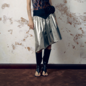 APRIORITY先验 复古裙 长昼三角拼接剪裁设计亮面面料休闲时尚