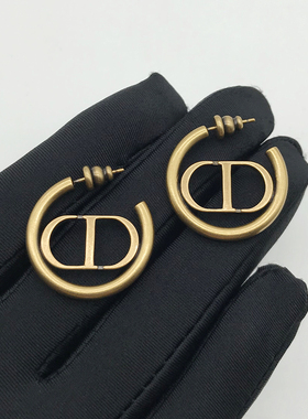 耳环2025新款复古黄铜做旧字母CD圆形耳圈轻奢高级感气质d家耳钉