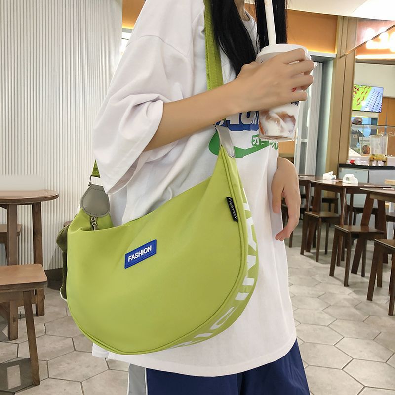 斜挎包包女大容量饺子包初中学生