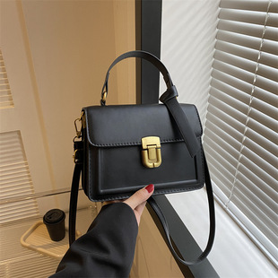 复古质感手提小包包女2024新款简约小方包高级感单肩斜挎包包黑色