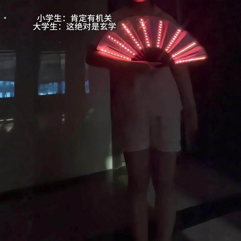 旋转亮灯飞扇伸缩扣回旋扇子古风装扮表演魔术道具搞笑飞折扇道具