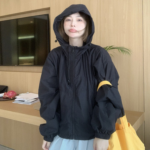 333sss~春秋新品黑色冲锋衣连帽外套女短款夹克小个子xs防晒衣