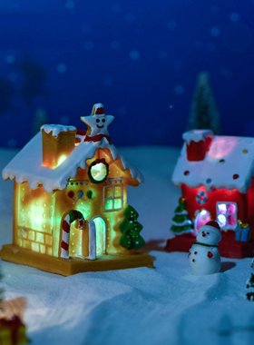可亮灯圣诞节房子冬季雪屋壁炉