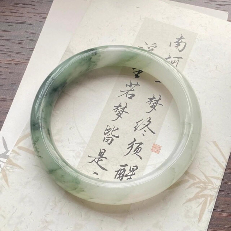 天然天山翠手镯玉镯不知春玉扁条