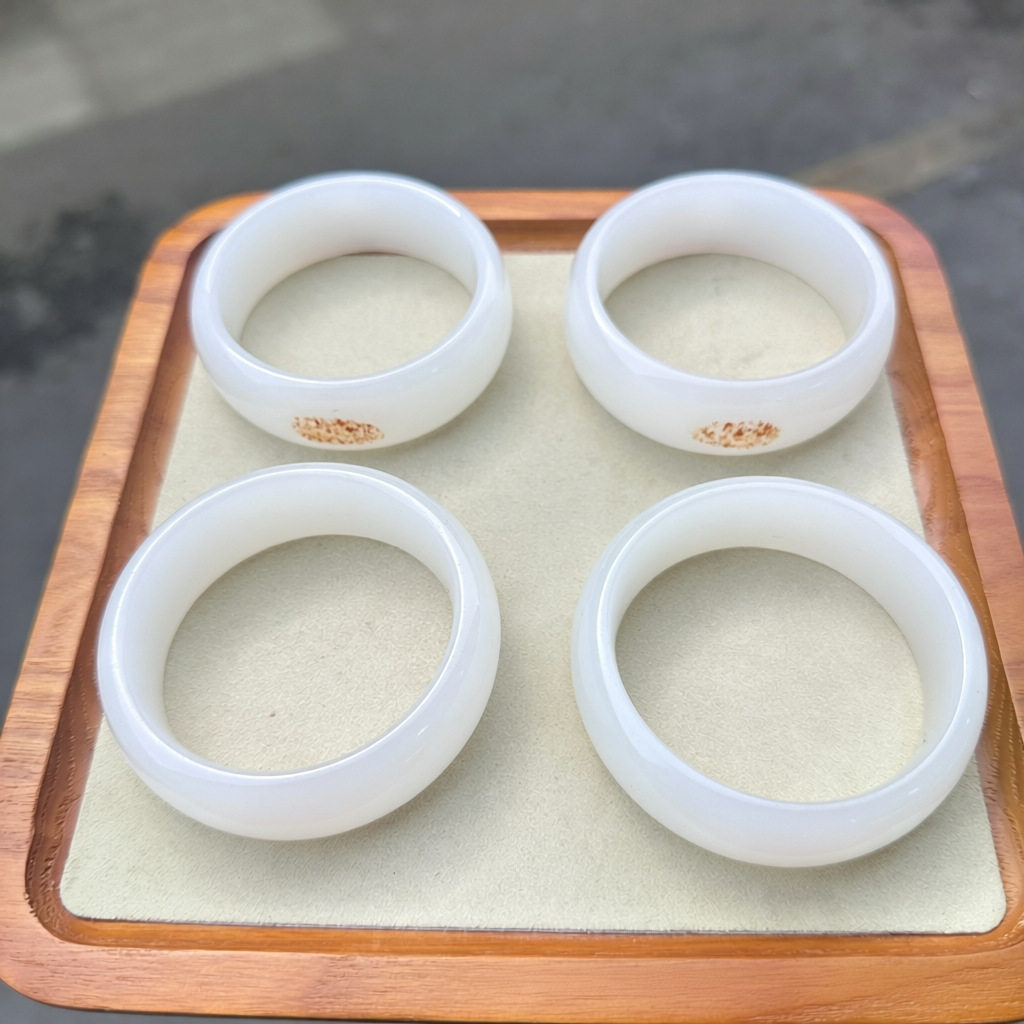 A货新疆羊脂白玉手镯白月光圆条