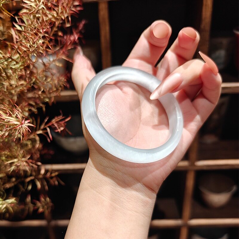 白月光手镯女款高冰种玉髓玻璃/