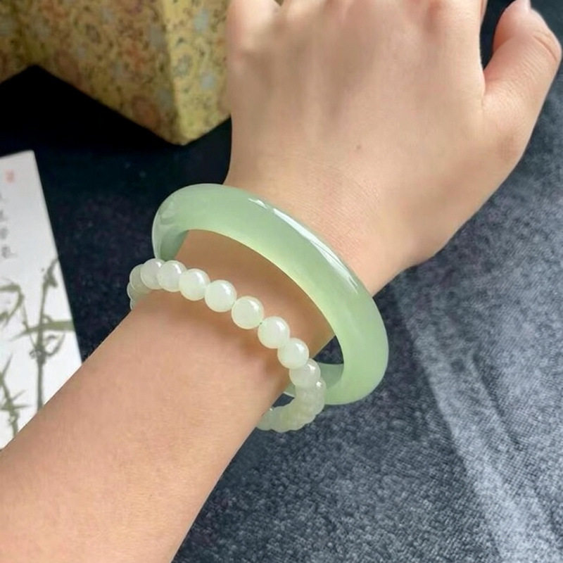 正品东陵玉手镯女款天山翠油青色