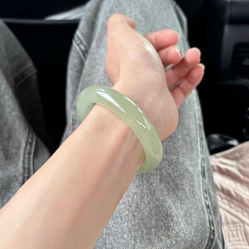 天然东陵玉手镯晴水油青色女远山