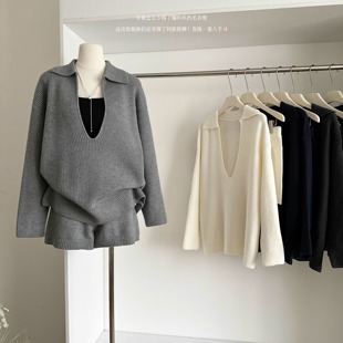 女 韩系两件套巨好看早秋套装 松弛感大V领坑条毛衣针织衫 休闲短裤