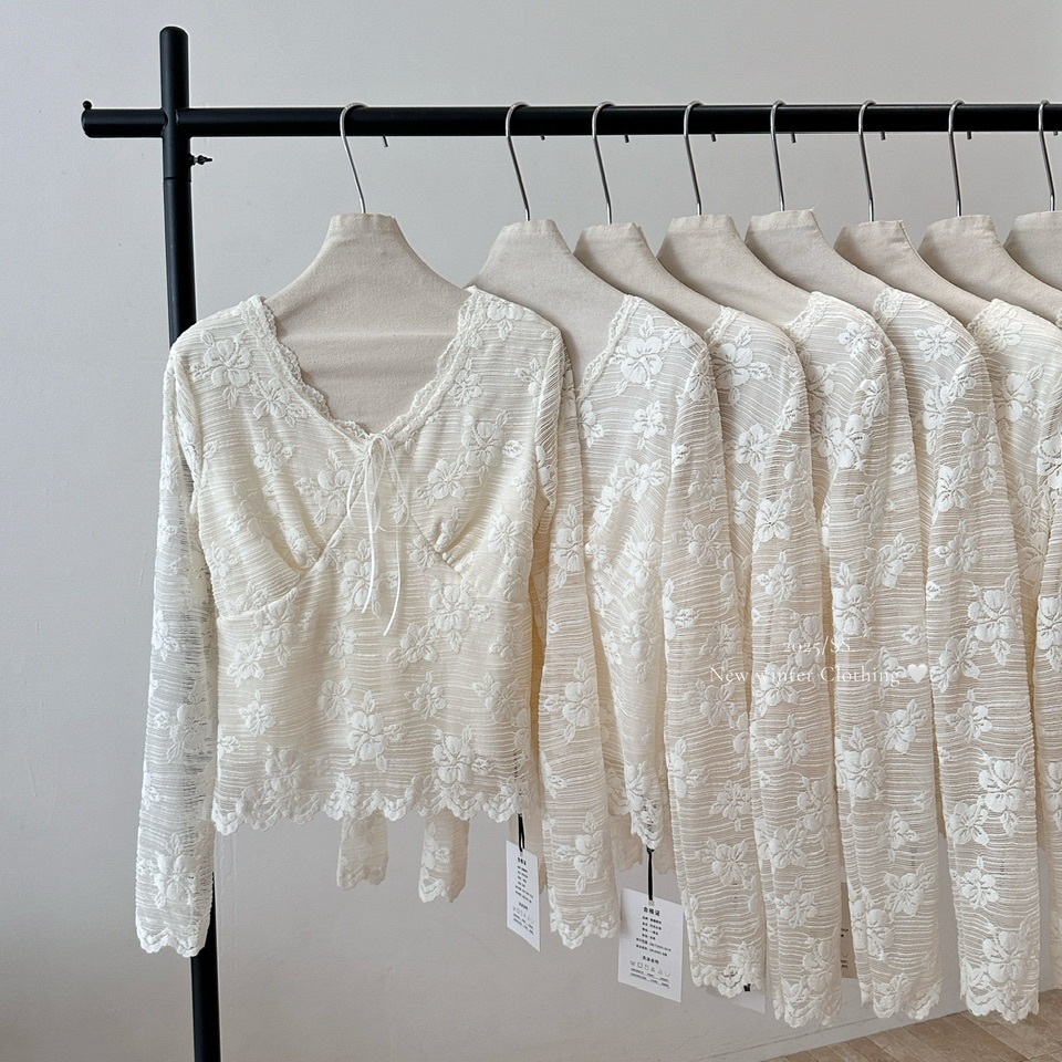 高级感轻奢减龄蕾丝花边加绒V领衬衫女秋冬气质绝美加厚衬衣上衣